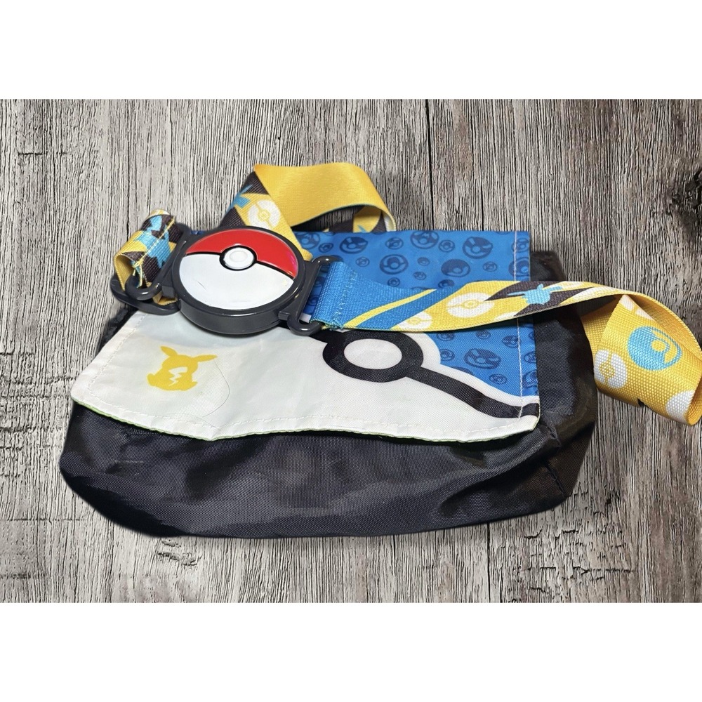Pokémon Bandolier Set-2in Pikachu, Clip 'N' Go Poke Ball Belt & Carrying Bag!